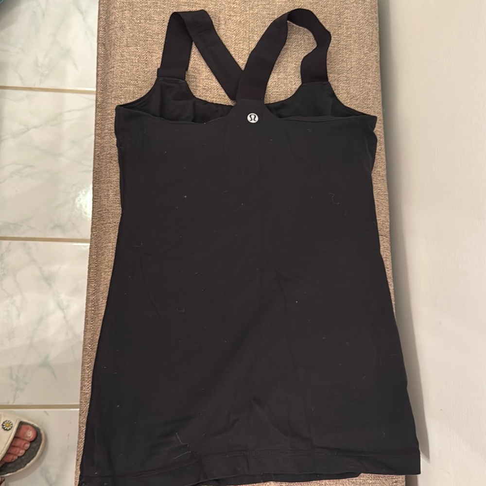 EUC women’s Lululemon workout top - Picture 1 of 5